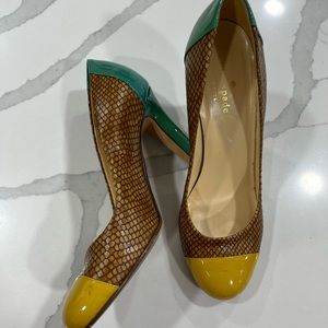 Worn soles but great wearable condition.